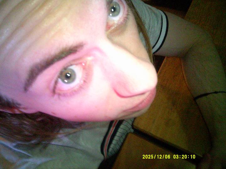 julerevy-fest/20251206032010_00