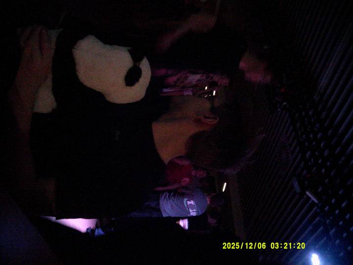 julerevy-fest/20251206032120_00