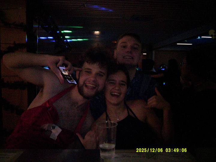 julerevy-fest/20251206034906_00