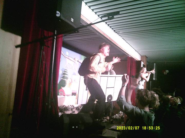 julerevy/20230207185325_00