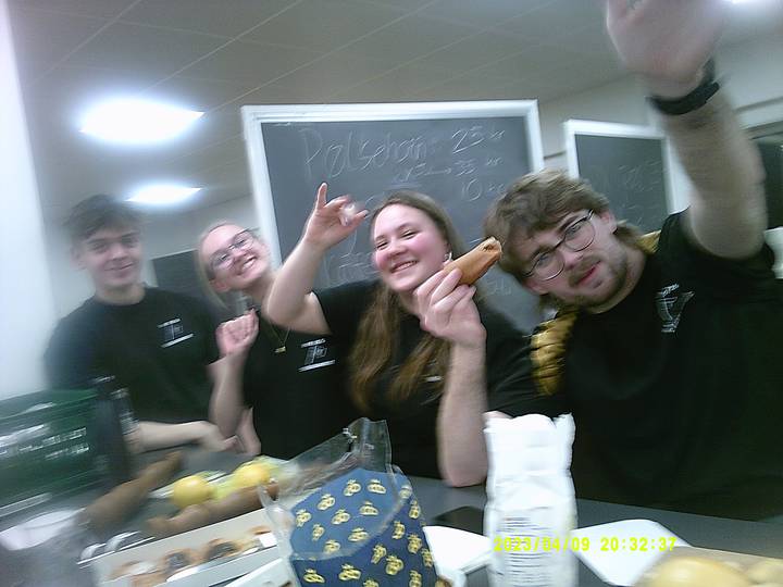 vkf/20230409203237_00