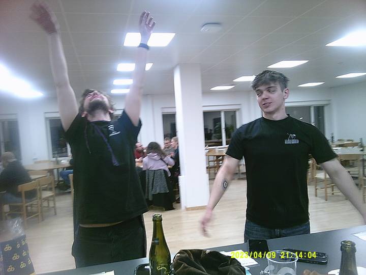 vkf/20230409211404_00