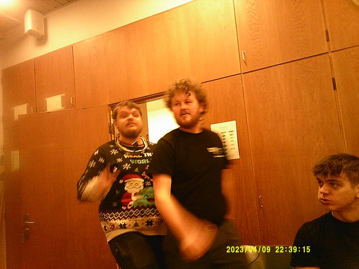 vkf/20230409223915_00